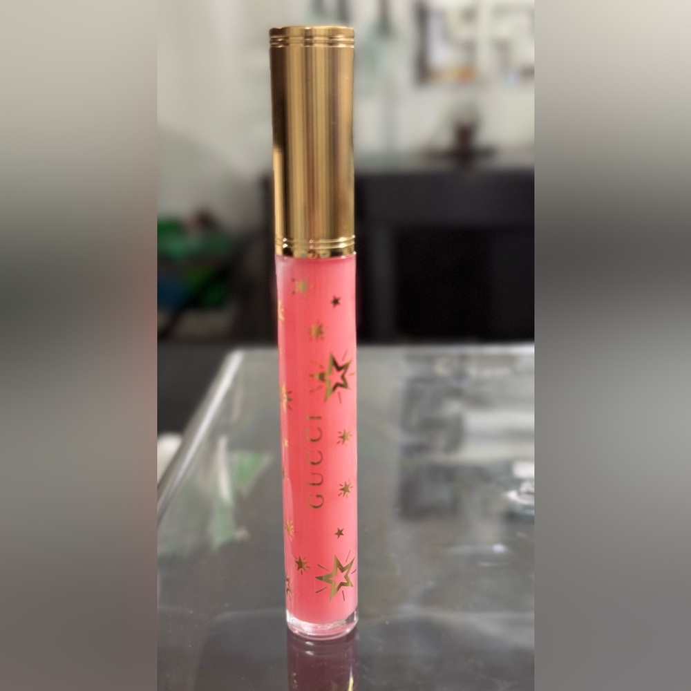 Gucci Hydrating Lip Gloss in Shade 219 Bertha Pink (BRAND NEW NO BOX)